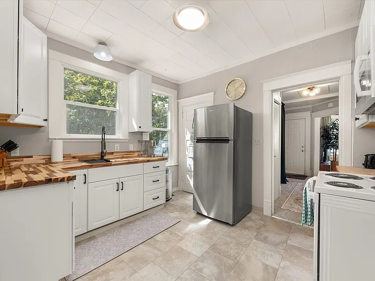 1117 W Spofford Ave #1 — Photo 4