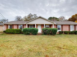 735 Harpeth Bend Dr, Nashville, TN 37221