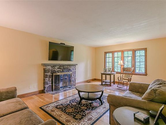 4th image of 17 Fair Oaks Drive