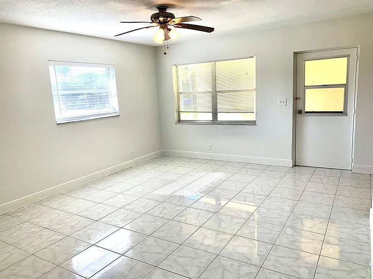 260 NW 19th St #27 — Photo 9