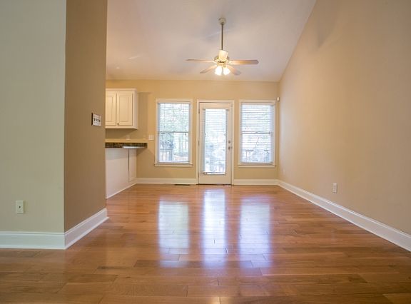 4th image of 609 Victoria Ln