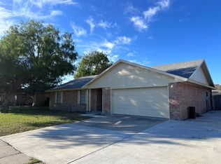 305 Timbertrail Cir, Portland, TX 78374