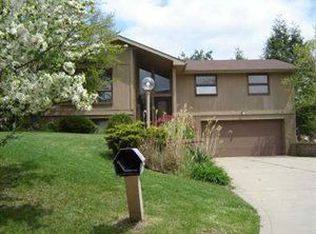 412 Deer Park Dr W, Clairton, PA 15025