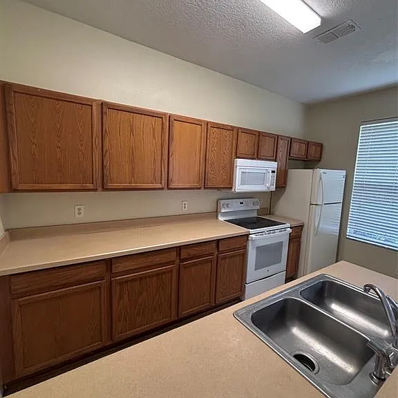 2417 Temple Grove Ln — Photo 2
