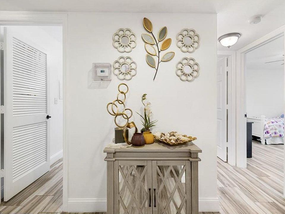 1st image of 613 Squire Cir APT 104