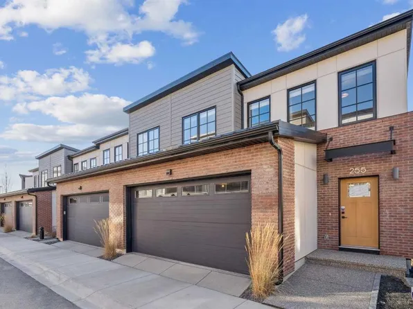 7820 E Spring Willow Dr SW #255, Calgary, AB T3H 6E1