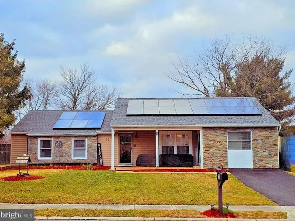 10 Aberdale Ln, Sicklerville, NJ 08081