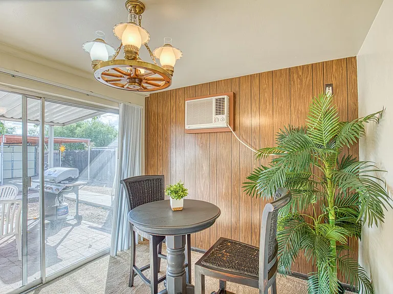 1516 E Spring St — Photo 39