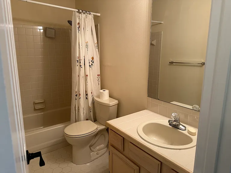 220 Parkwood Cir — Photo 16