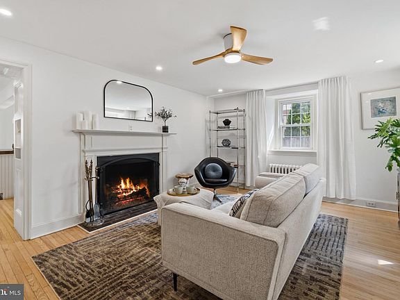 4th image of 805 Rock Ln