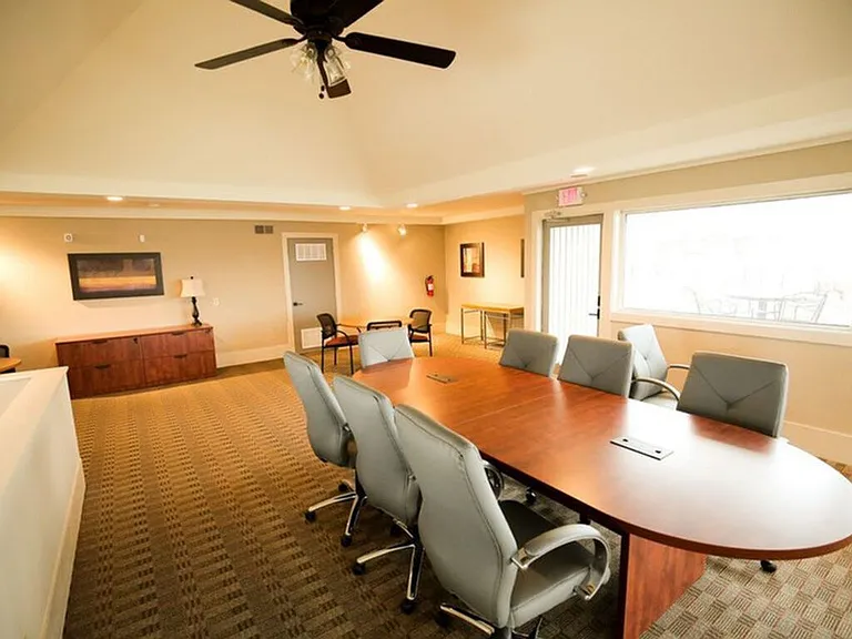 Stonehaven Apartments — Photo 25