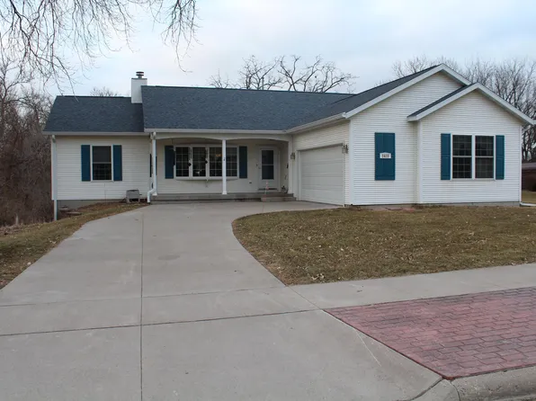 2425 W Fulliam Ave, Muscatine, IA 52761