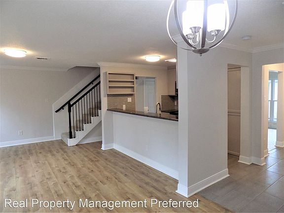 5th image of 711 Worthshire St
