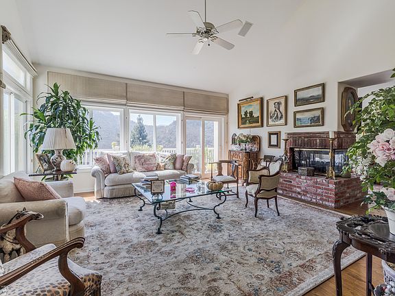 5th image of 930 Ravensbury St #762