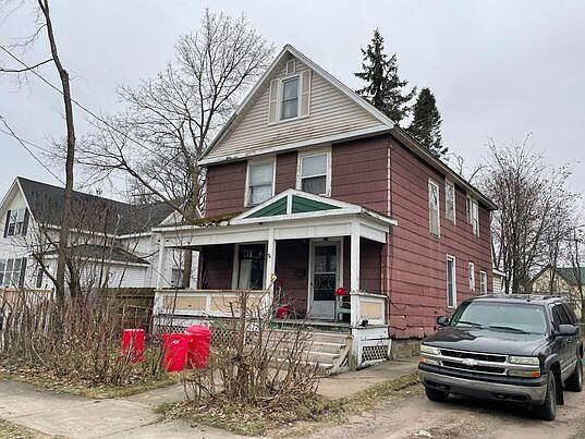 1st image of 526 Cedar St