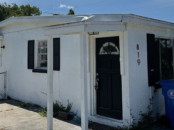3rd image of 819 29th St E #A