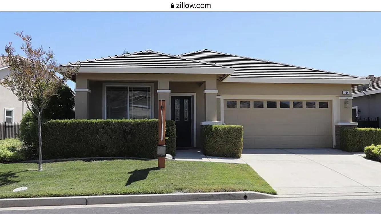 704 Stewart Way photo 1