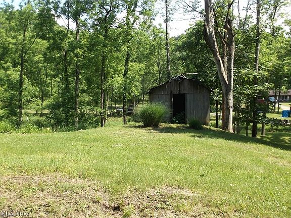 3rd image of 59208 Trail Run Rd