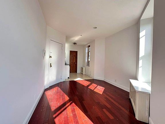 3rd image of 26 7th Ave S #5T