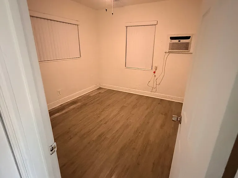 5709 Arthur St — Photo 11