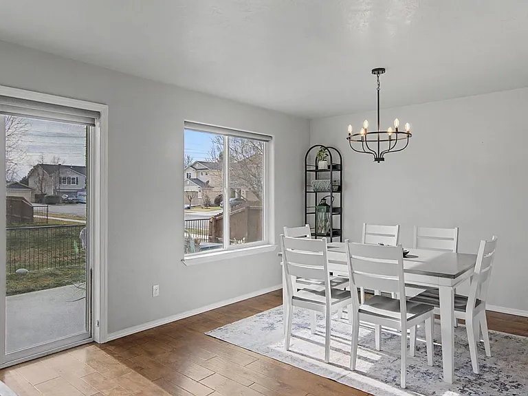 681 W Archerfield St — Photo 5