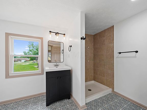 4th image of 305 Westerly Hills Dr
