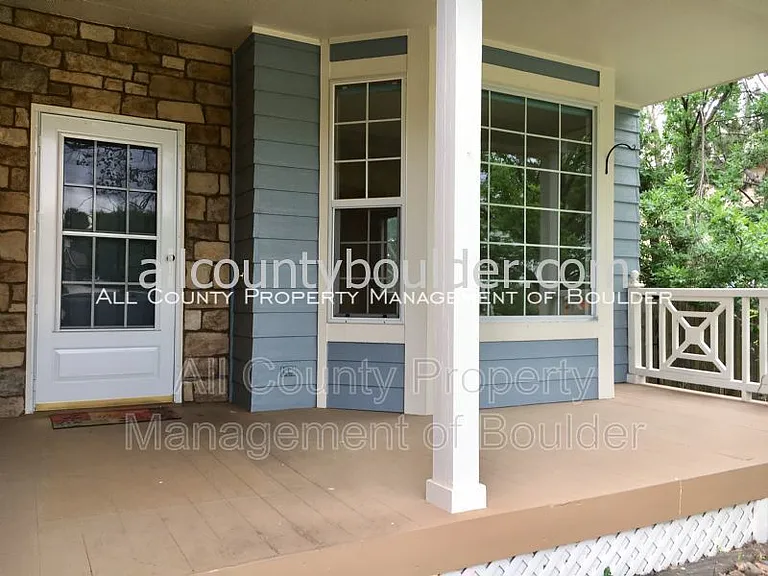 1452 Zinnia Cir — Photo 3