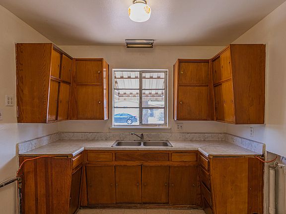 4th image of 1508 Nueces Way #B