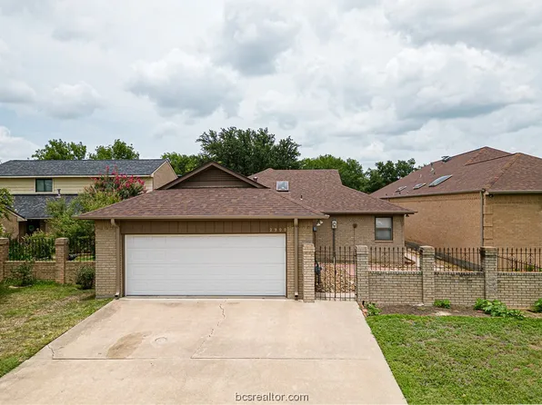 2900 Broadmoor Dr, Bryan, TX 77802
