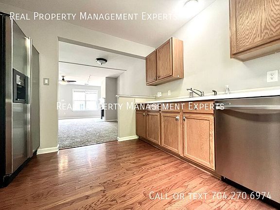 5th image of 6522 Point Comfort Ln