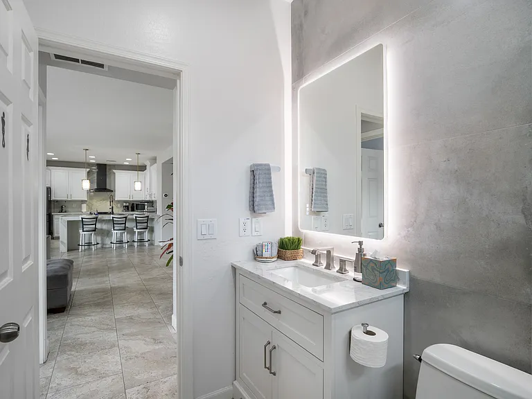 8753 W Lamar Rd — Photo 10