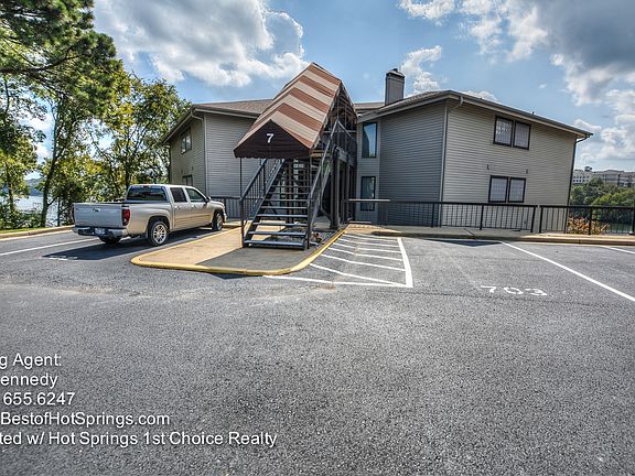 3rd image of 101 Long Island Dr