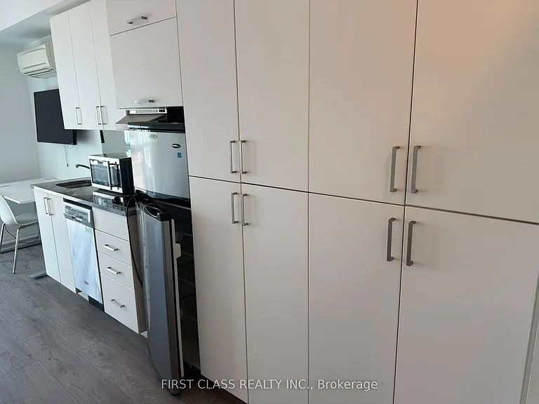 1900 Simcoe St N #305 — Photo 4