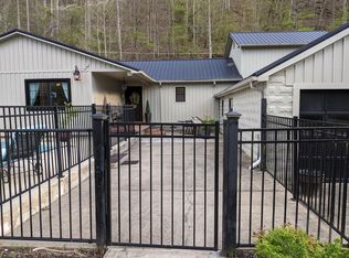 465 Academy Dr, Delbarton, WV 25670