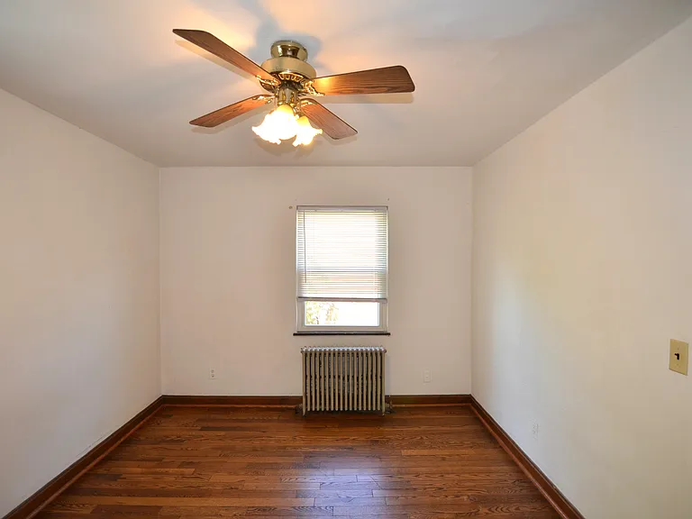 2553 Williams Ave #3 — Photo 10