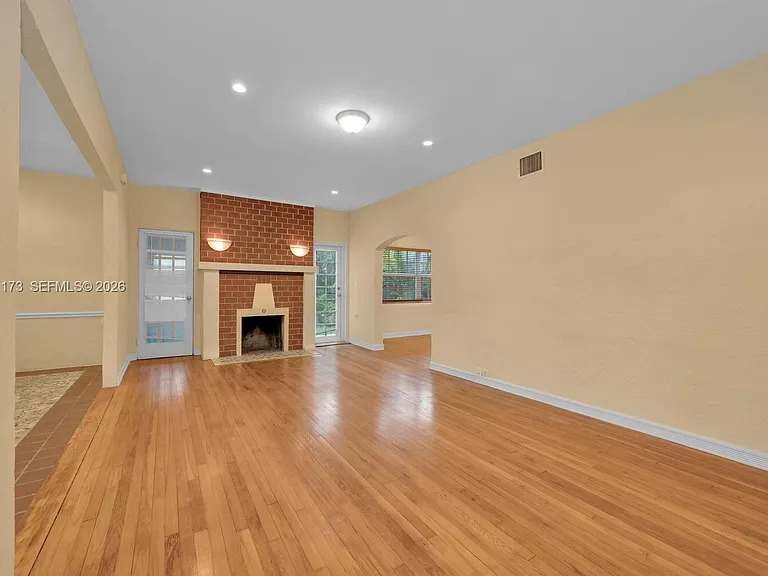 46 Montilla Ave #46 — Photo 36
