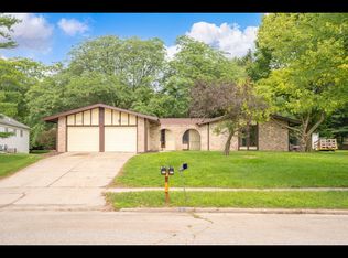 2718 Geert Ct #1, Lansing, MI 48910