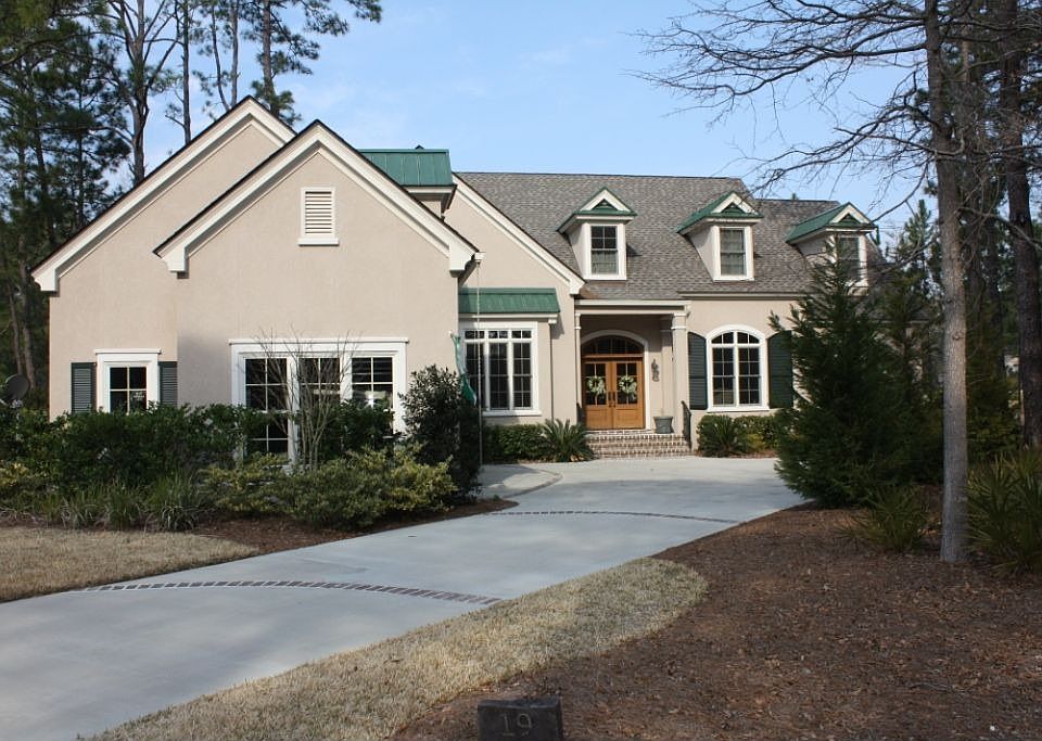 Cul de sac and big water views