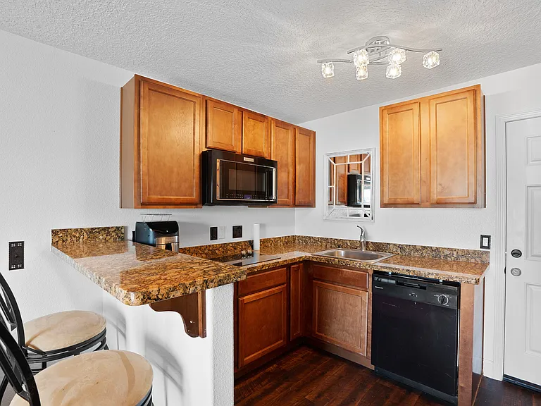 7508 Osuna Rd NE — Photo 3