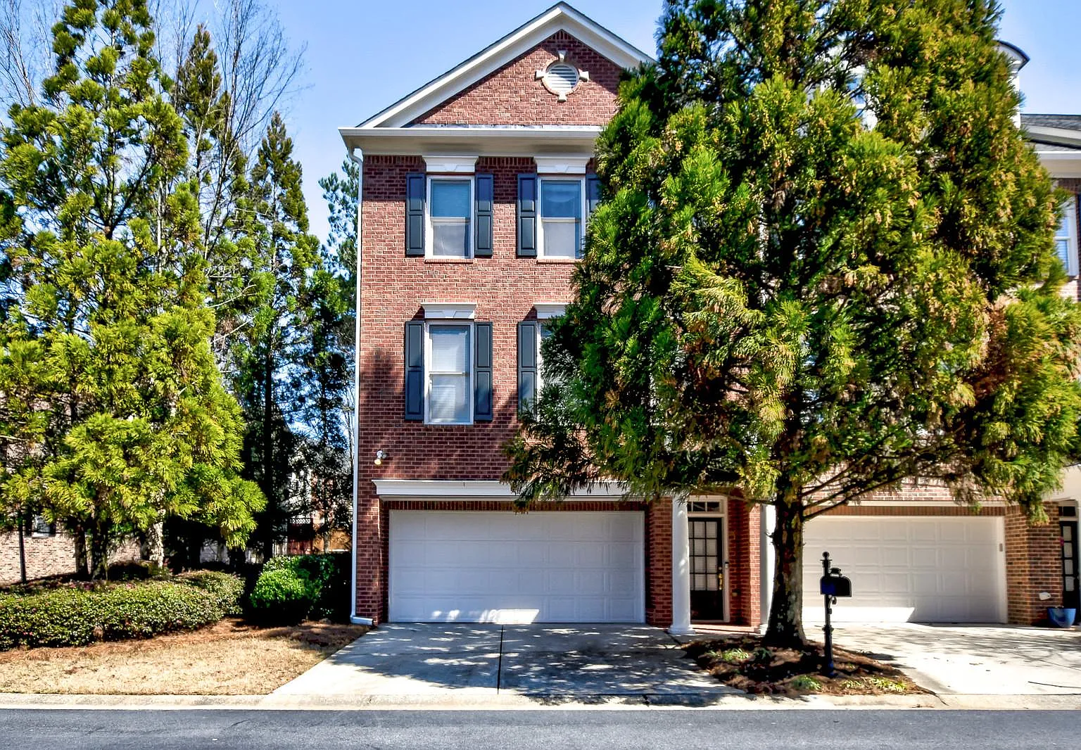 4 bed, 3.5 bath, 2350 sqft, $2,799 — Photo 1