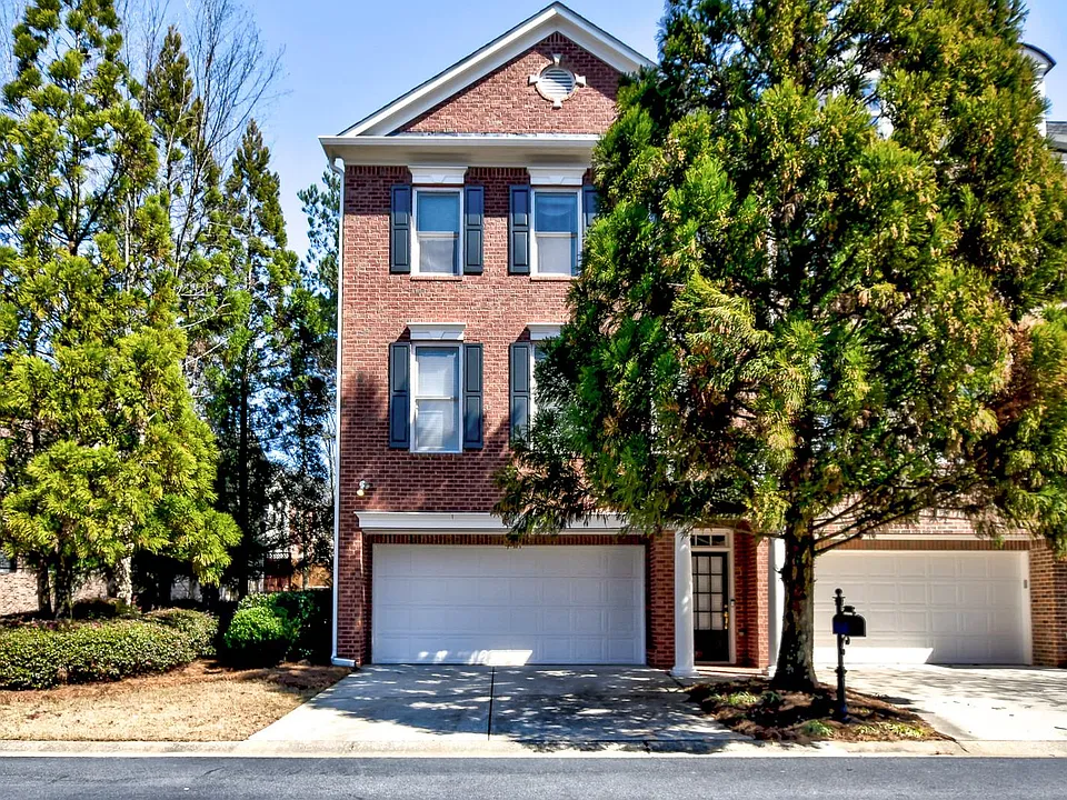 466 Vinings Estates Dr SE