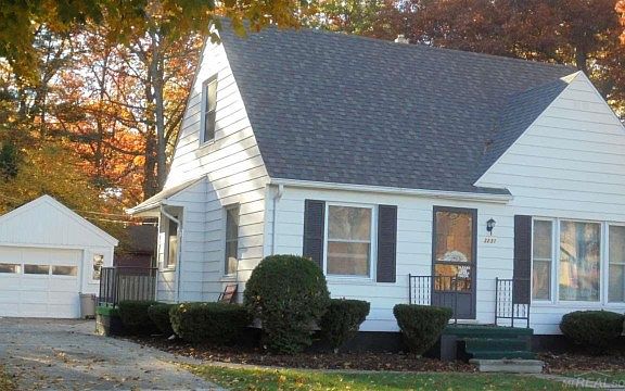 2nd image of 3231 Pine Grove Ave