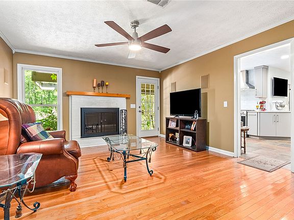 4th image of 1344 Peachtree Cir