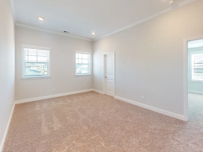 146 Champlain Dr — Photo 16