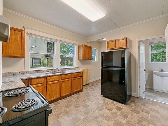 4th image of 985 5th St E
