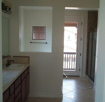 Large Master Bath-Separate Shower/Tub-Accent Stone/Tile Work-HUGE Walk-In-Balc