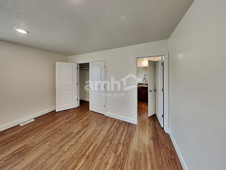 2054 E Silverado Ln — Photo 17