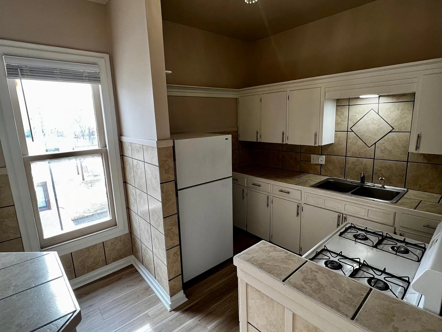 2 bed, 850 sqft, $1,049 — Photo 3