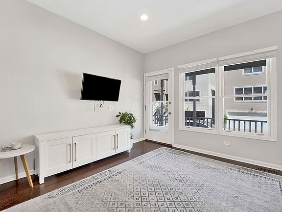 4th image of 1806 W Diversey Pkwy APT N