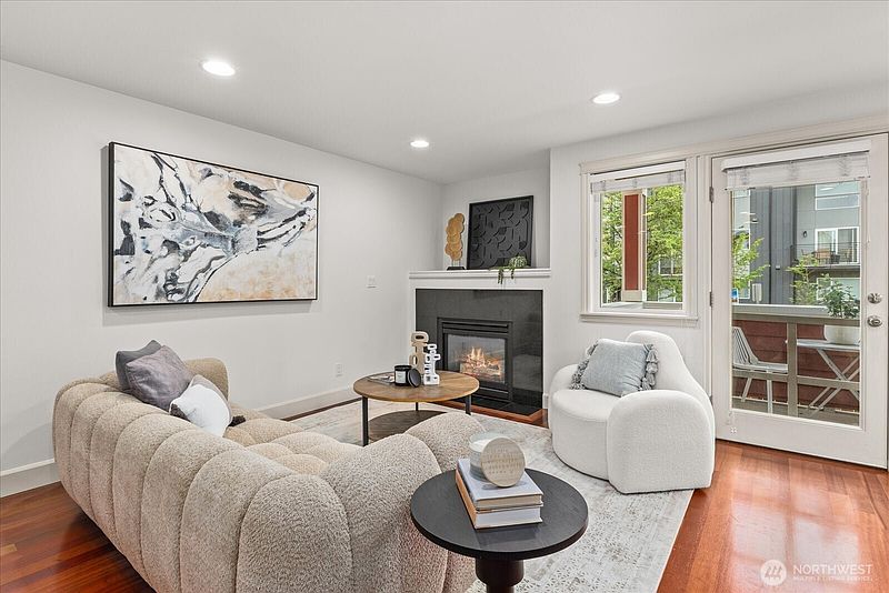 5th image of 2024 W Bertona Street